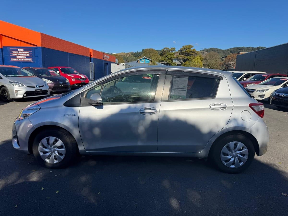 2018 Toyota Vitz Carousel 4