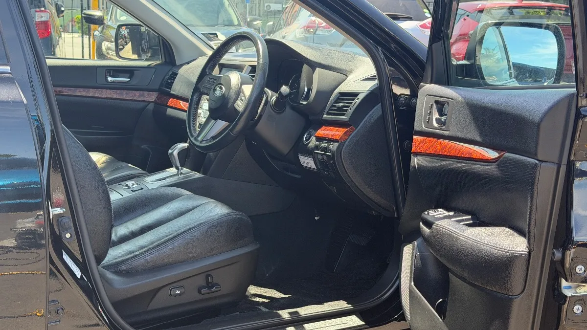 2010 Subaru Legacy Carousel 6