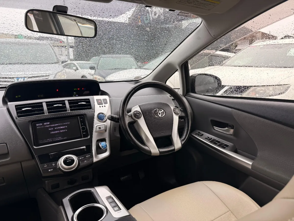 2012 Toyota Prius Alpha G Carousel 1
