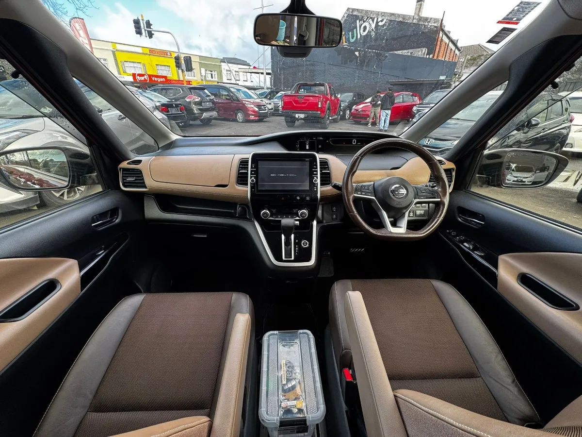 2016 Nissan Serena HIGHWAY STAR G Carousel 1