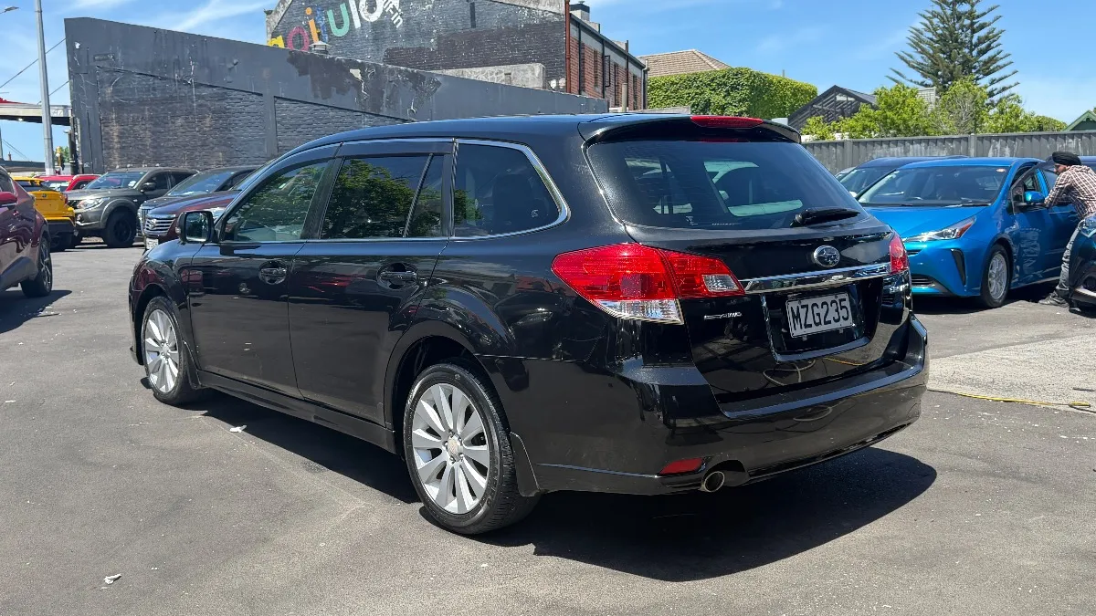 2010 Subaru Legacy Carousel 4