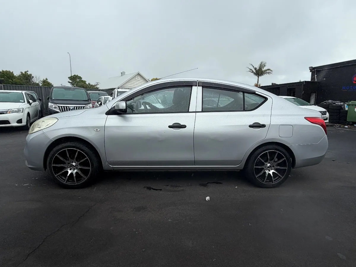 2014 Nissan Latio Carousel 3
