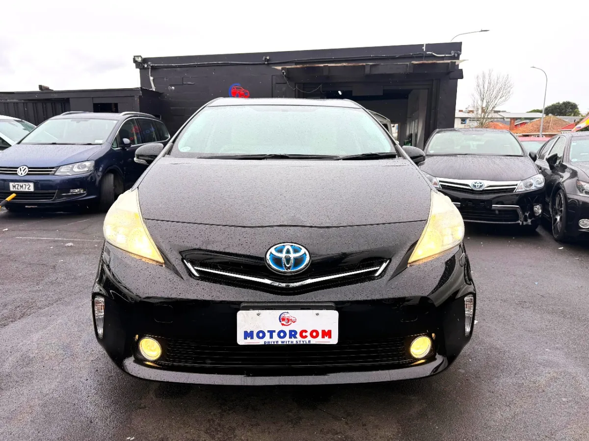2012 Toyota Prius Alpha G Carousel 9