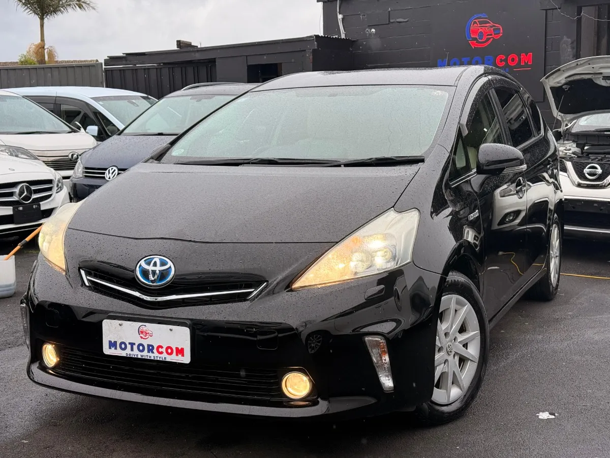 2012 Toyota Prius Alpha G Carousel 8