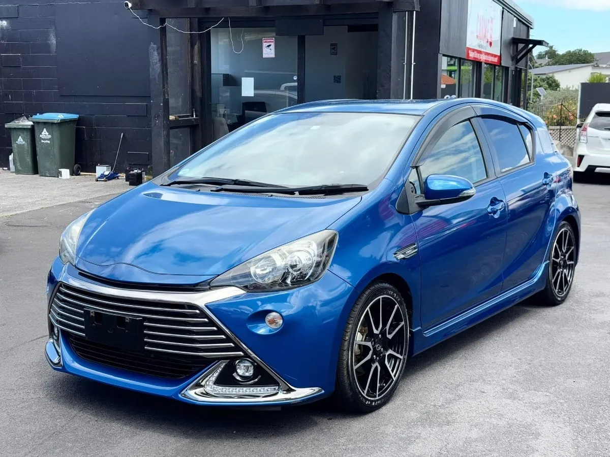 2015 Toyota Aqua GS Hybrid Carousel 9