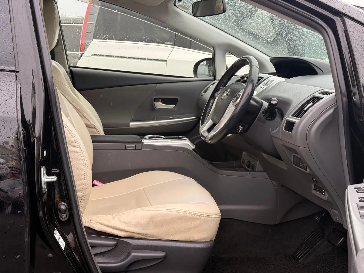 2012 Toyota Prius Alpha G Carousel 3