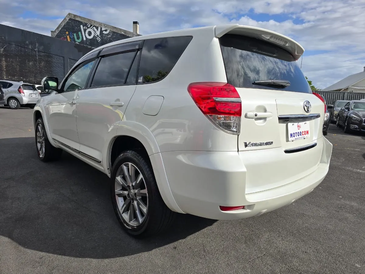 2012 Toyota Vanguard *Down hill assist control, Paddle shifter Carousel 6