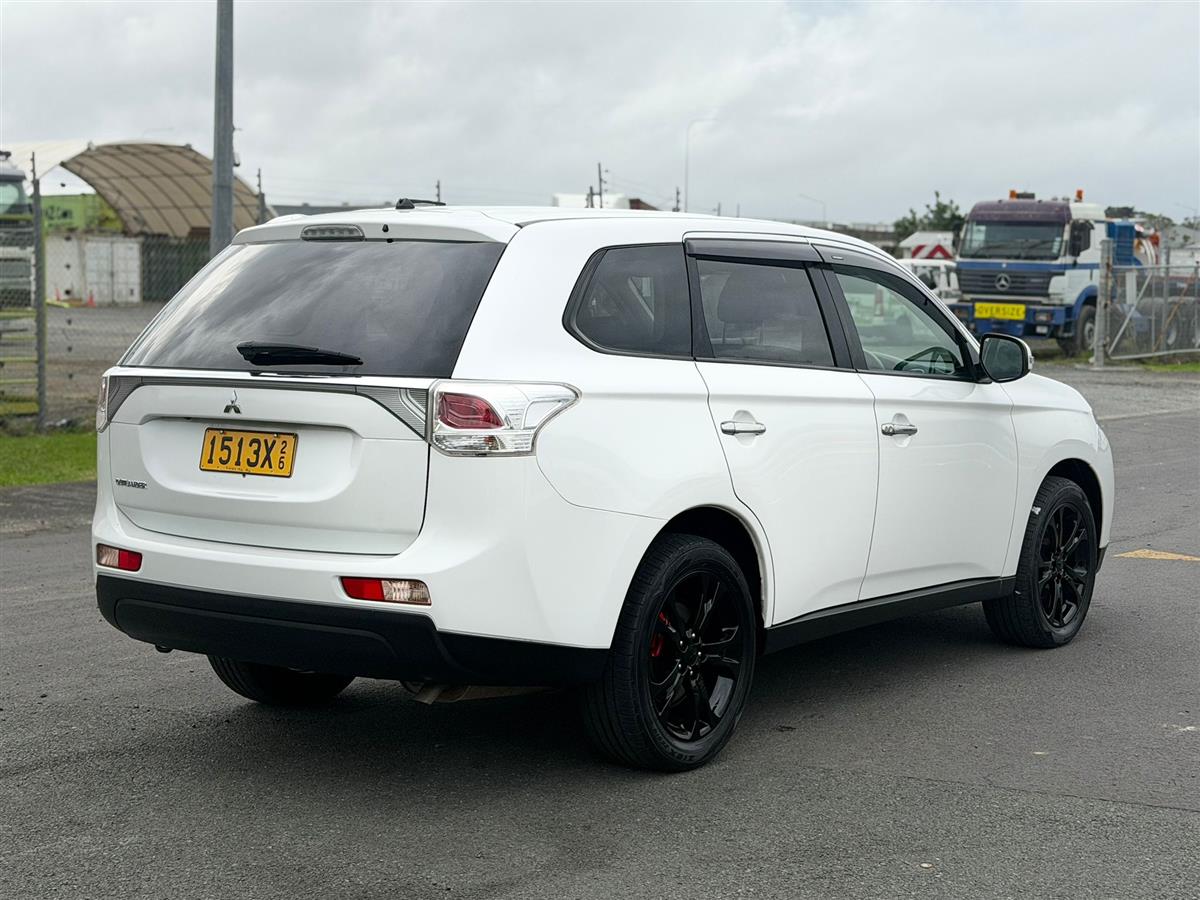2013 Mitsubishi Outlander 7 SEATER !! REVERSING CAMERA !! Carousel 14