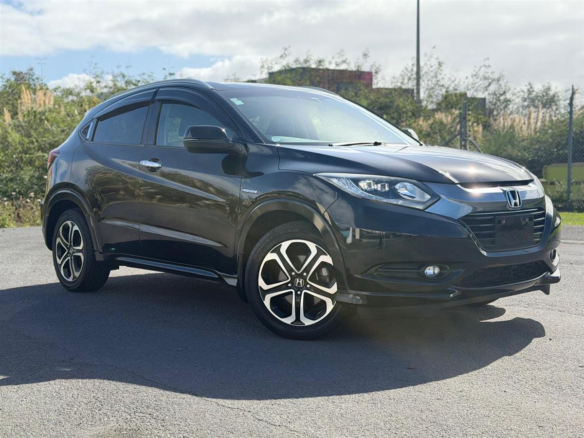 2014 Honda Vezel Z !! LEATHER SEATS !! HYBRID !! Carousel 1