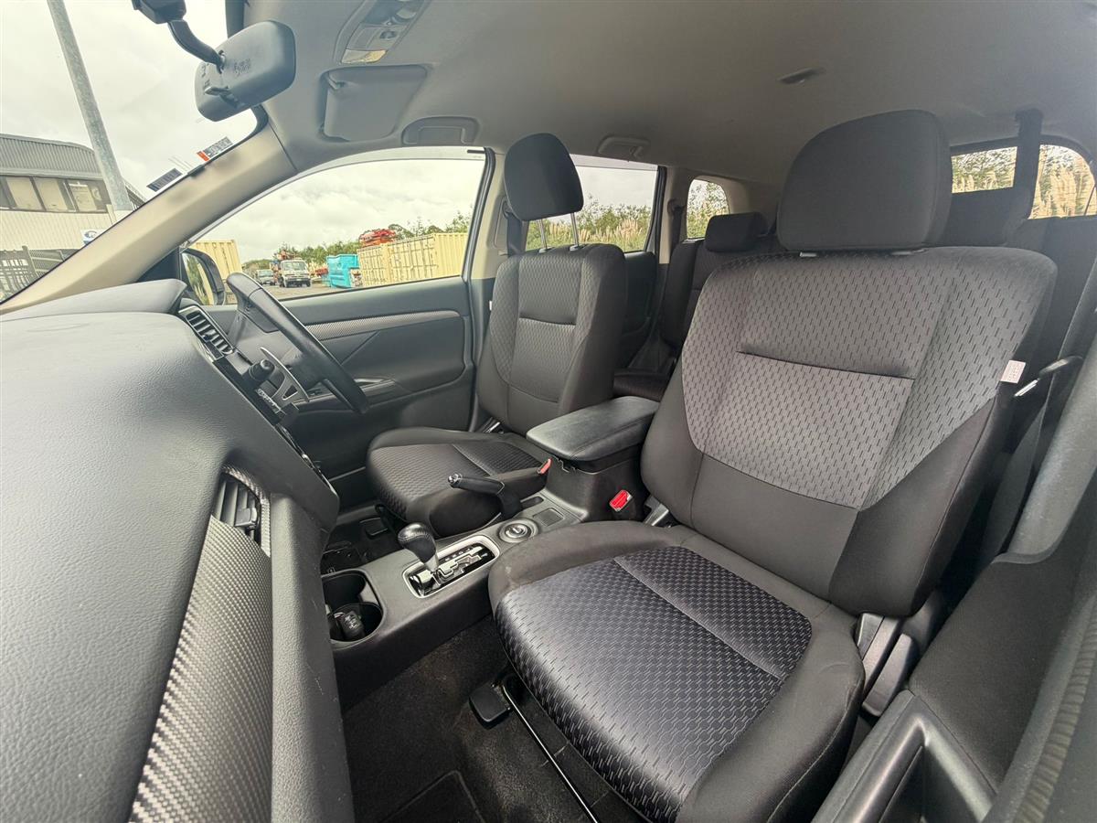 2013 Mitsubishi Outlander 7 SEATER !! REVERSING CAMERA !! Carousel 9