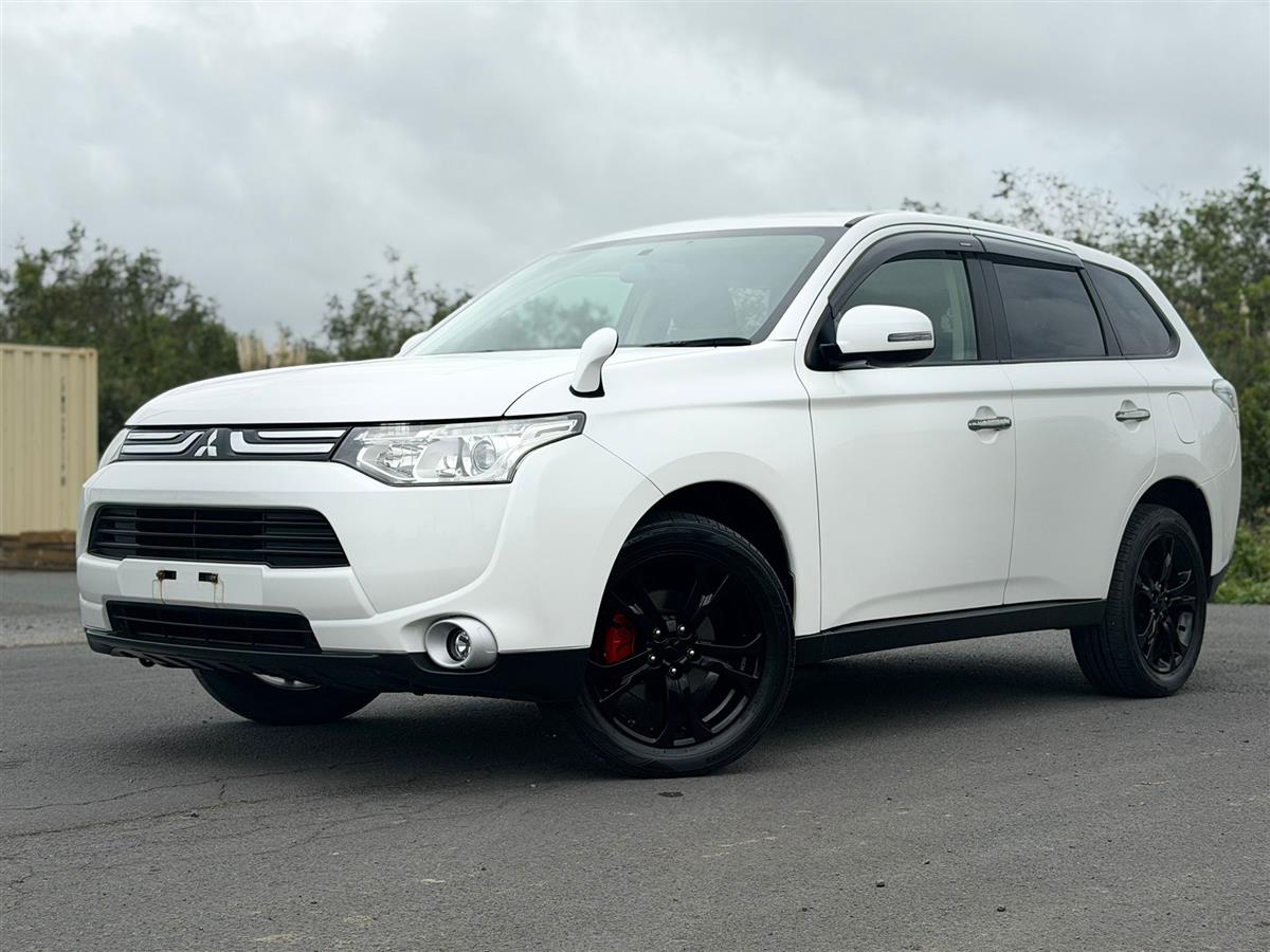 2013 Mitsubishi Outlander 7 SEATER !! REVERSING CAMERA !! Carousel 3