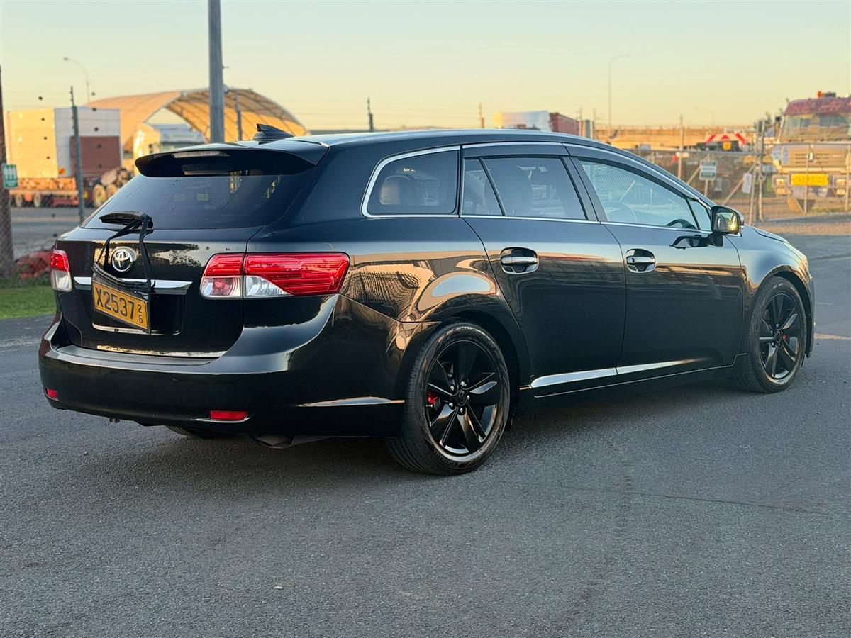 2016 Toyota Avensis BLACK ALLOYS !! PUSH START !! Carousel 16