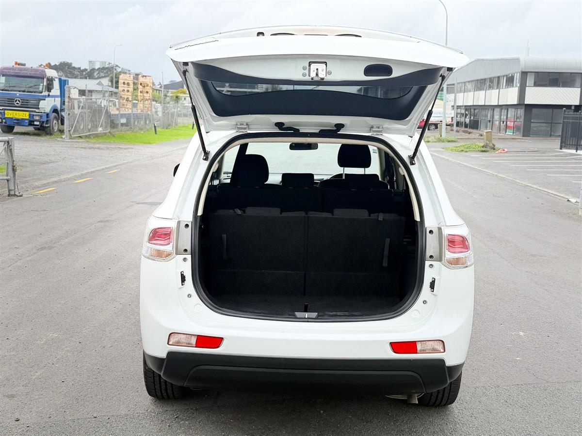 2013 Mitsubishi Outlander 7 SEATER !! REVERSING CAMERA !! Carousel 13