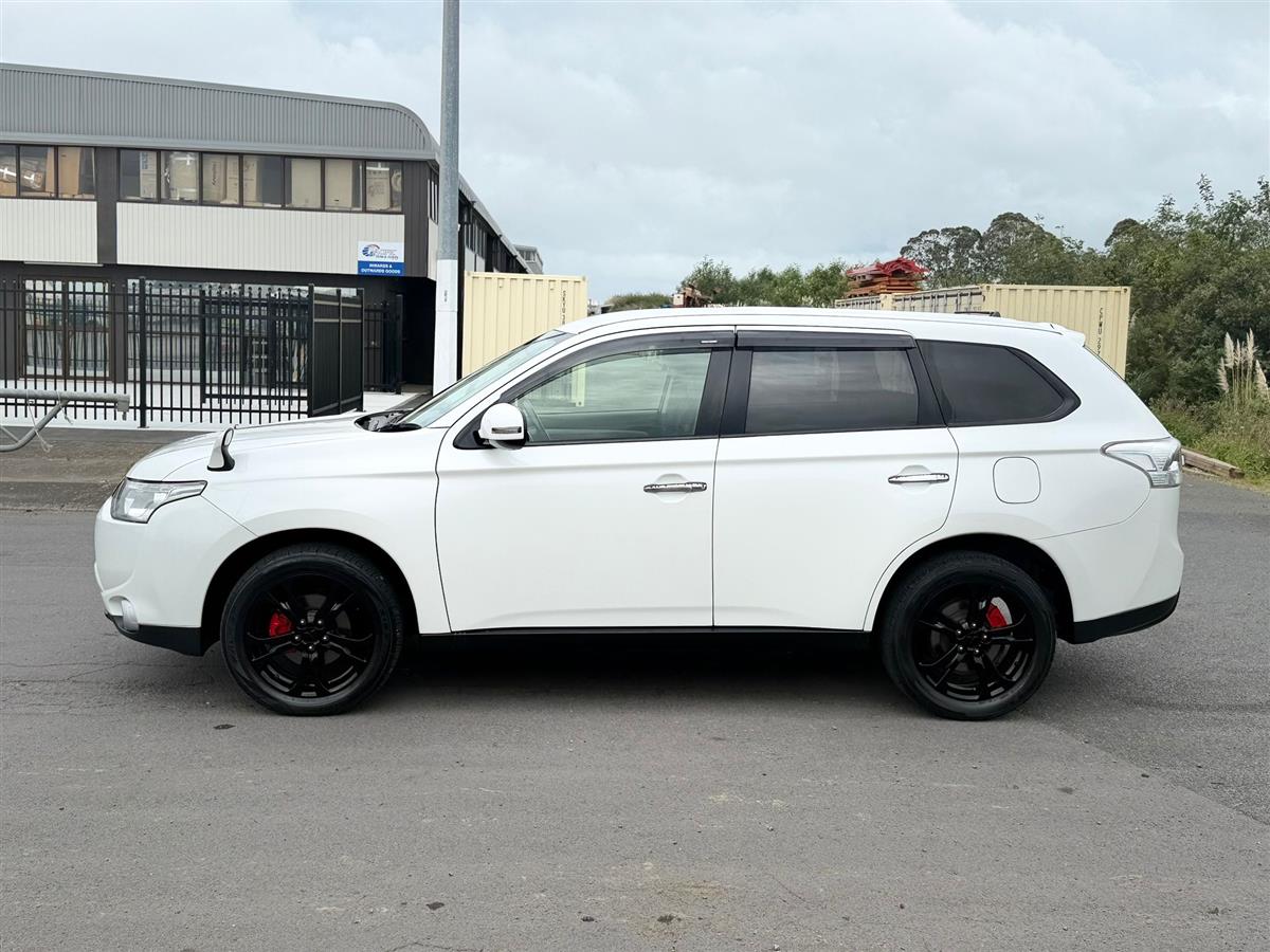 2013 Mitsubishi Outlander 7 SEATER !! REVERSING CAMERA !! Carousel 5