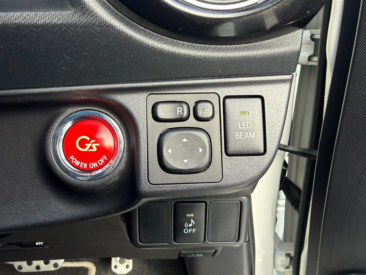 2015 Toyota Aqua GGS HYBRID !! ALLOYS !! Carousel 12