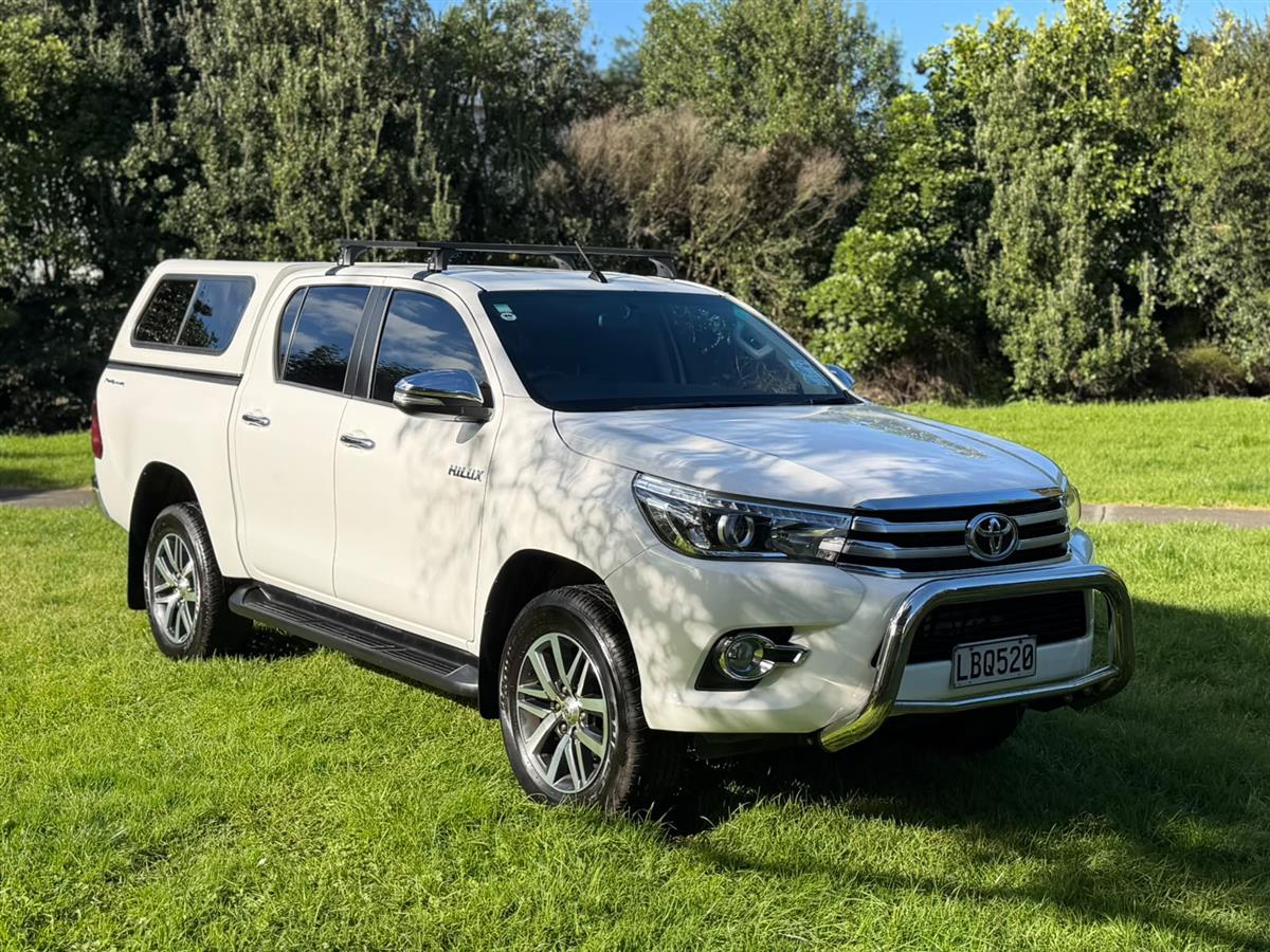 2017 Toyota Hilux SR5 LIMITED TD DC 2. Collage 1