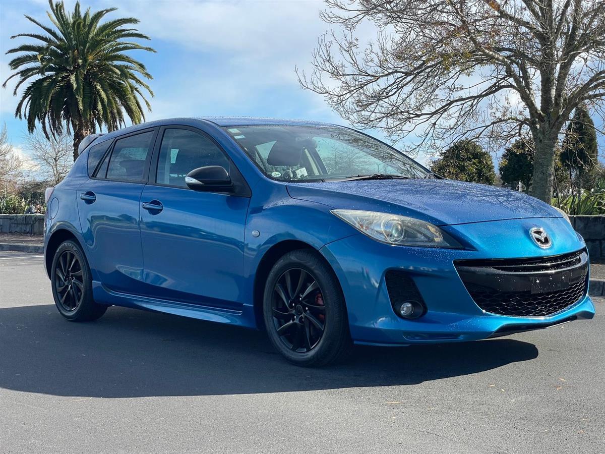 2013 Mazda Axela PUSH BUTTON START !! BLACK ALLOYS Carousel 1