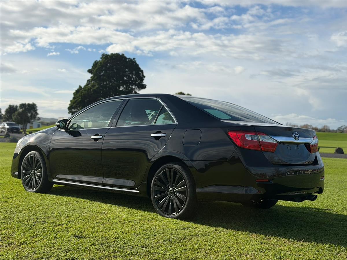 2013 Toyota Camry HYBRID !! BLACK ALLOYS !! Carousel 4
