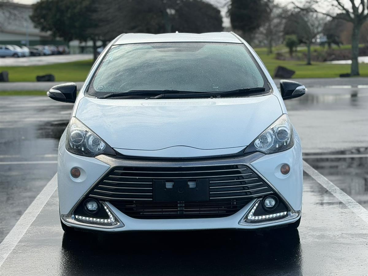 2015 Toyota Aqua GGS HYBRID !! ALLOYS !! Carousel 2