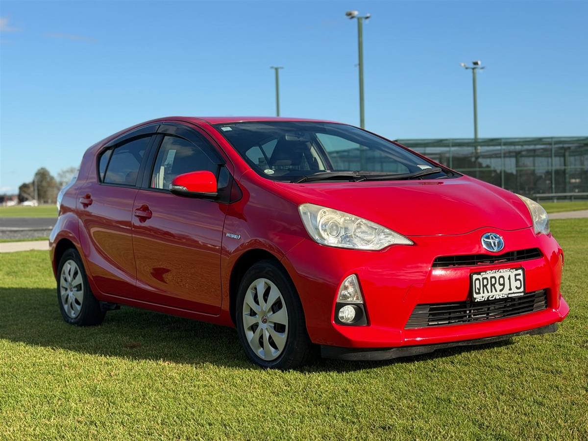 second hand 2013 Toyota Aqua HYBRID !! PUSH BUTTON START !! for sale NZ Collage 1