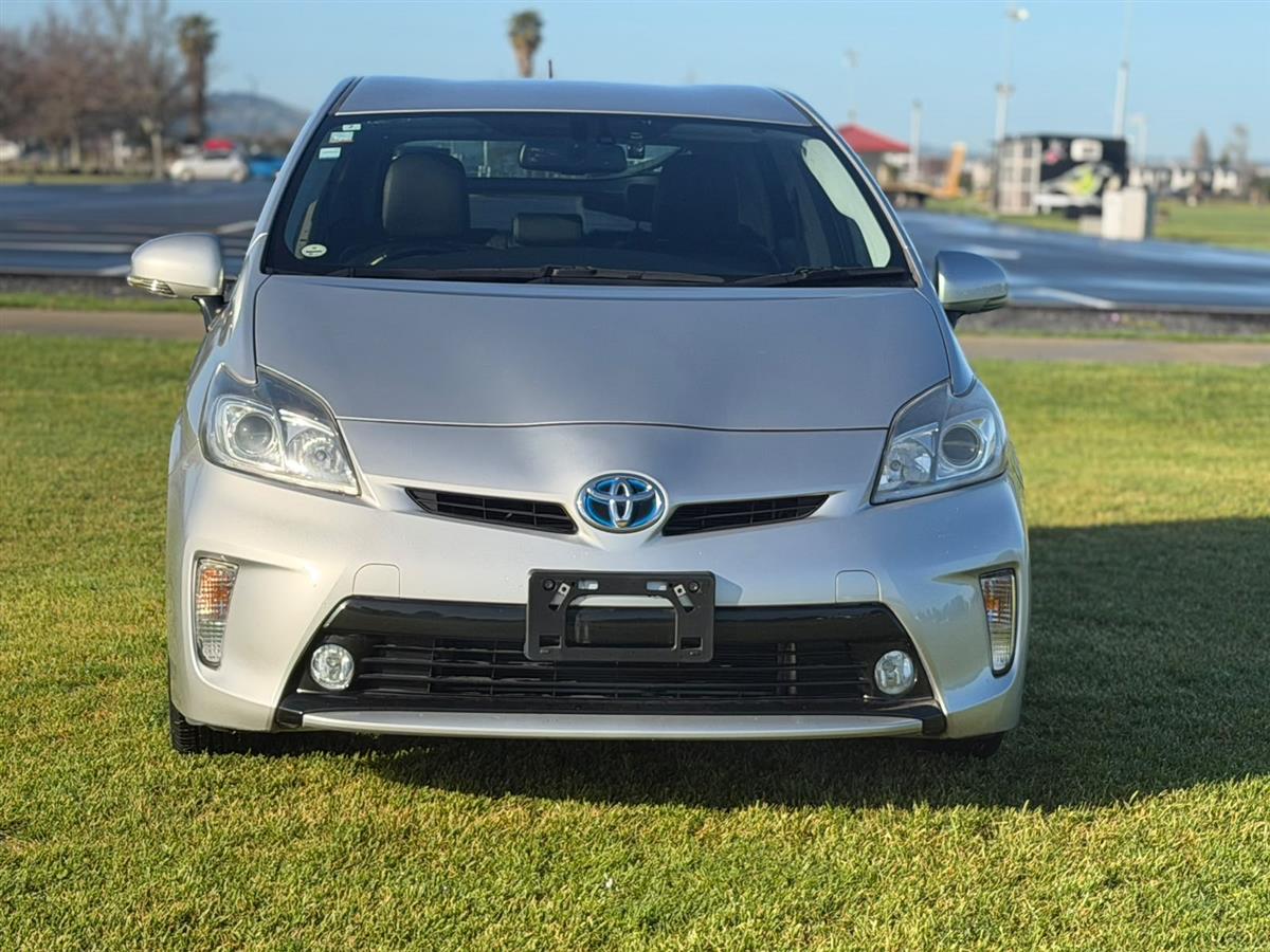 second hand 2014 Toyota Prius G SPEC !! CRUISE CONTROL for sale NZ Collage 2