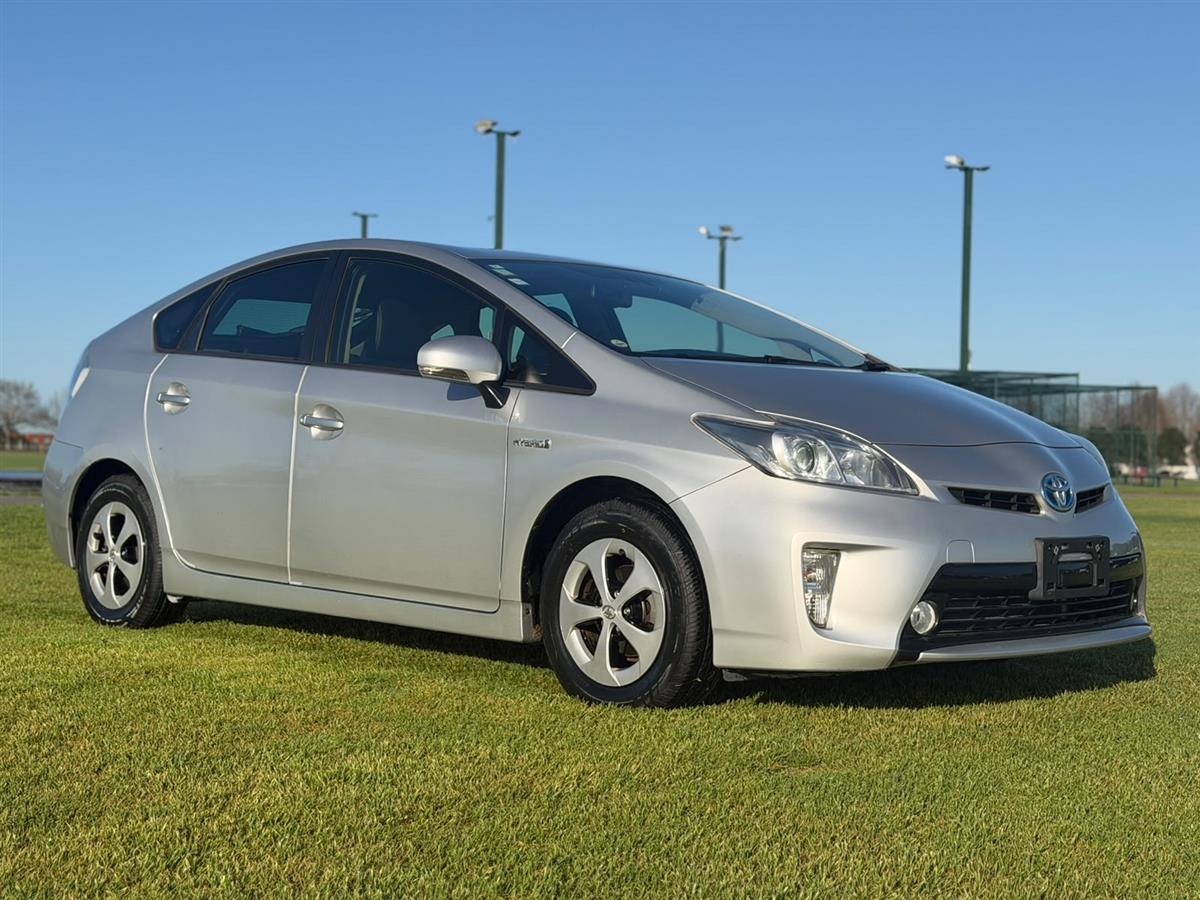 second hand 2014 Toyota Prius G SPEC !! CRUISE CONTROL for sale NZ Collage 1