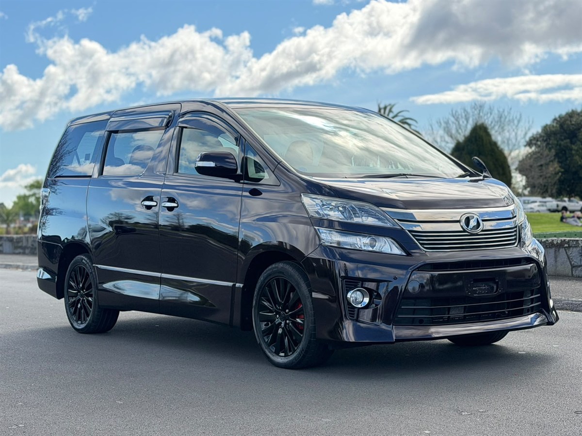 2013 Toyota Vellfire !! 8 SEATER !! Collage 1