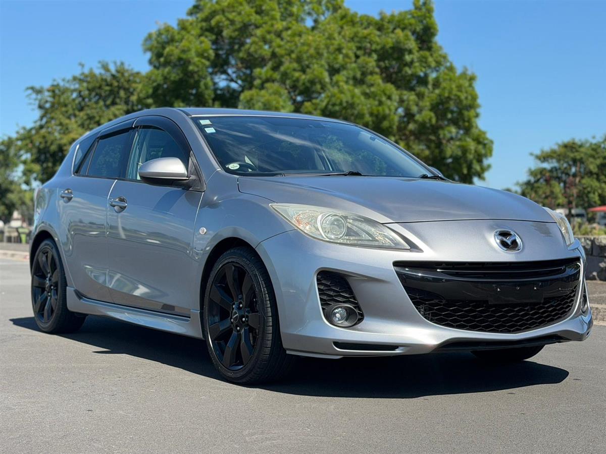 2012 Mazda Axela LOW KMS !! PUSH BUTTON START Carousel 1