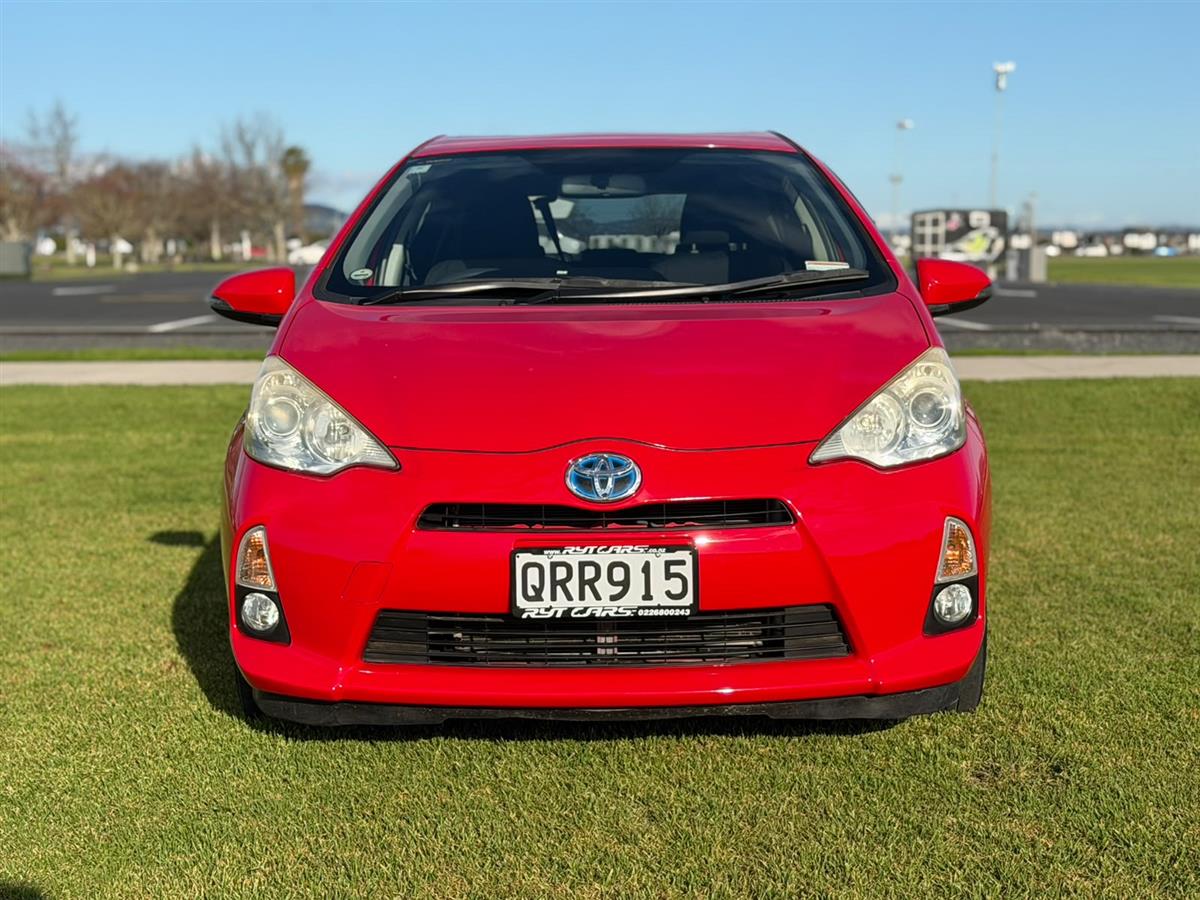 second hand 2013 Toyota Aqua HYBRID !! PUSH BUTTON START !! for sale NZ Collage 2