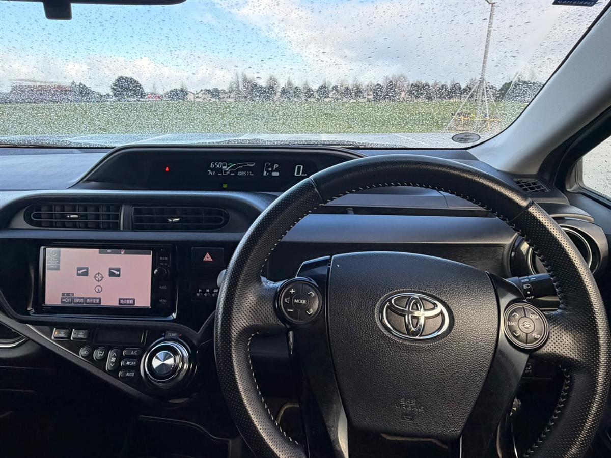 2015 Toyota Aqua GGS HYBRID !! ALLOYS !! Carousel 10