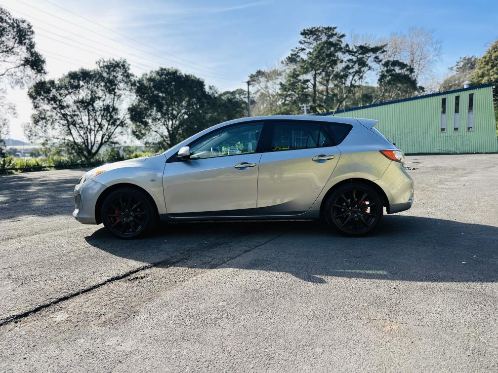 2012 Mazda Axela SPORTS !! STUNNING ALLOYS !! Carousel 3