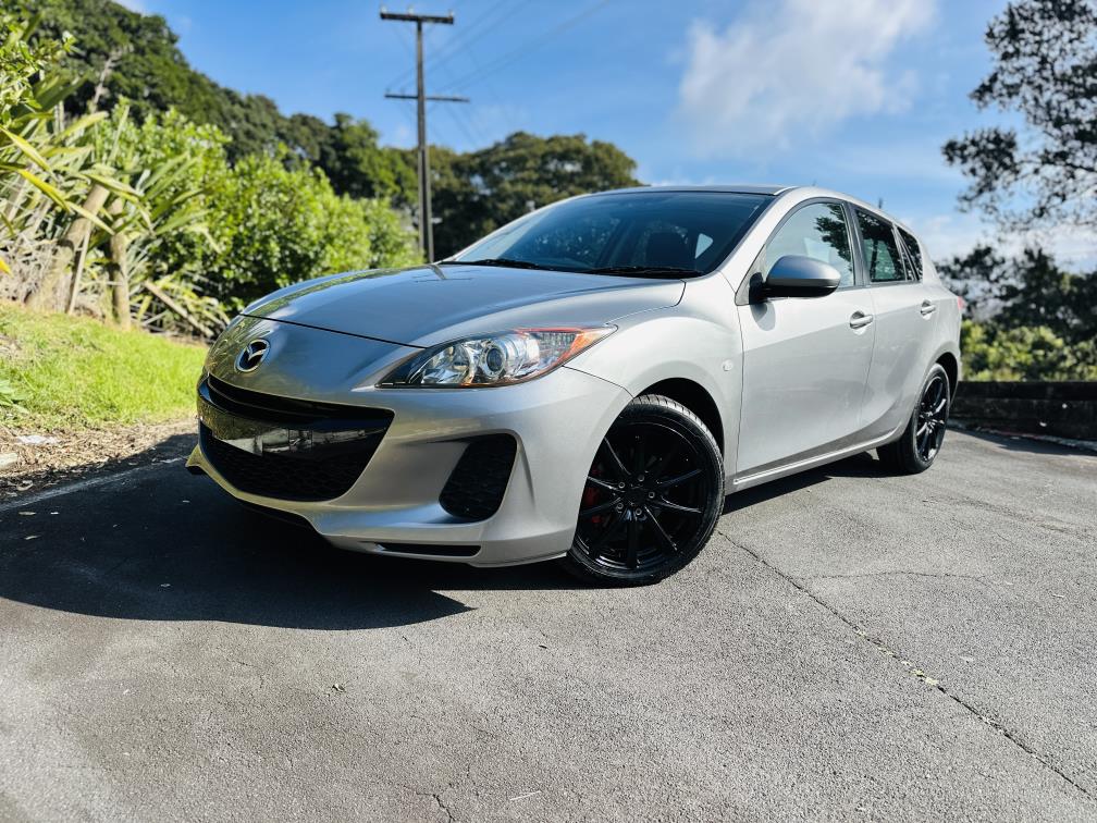 2012 Mazda Axela SPORTS !! STUNNING ALLOYS !! Carousel 2