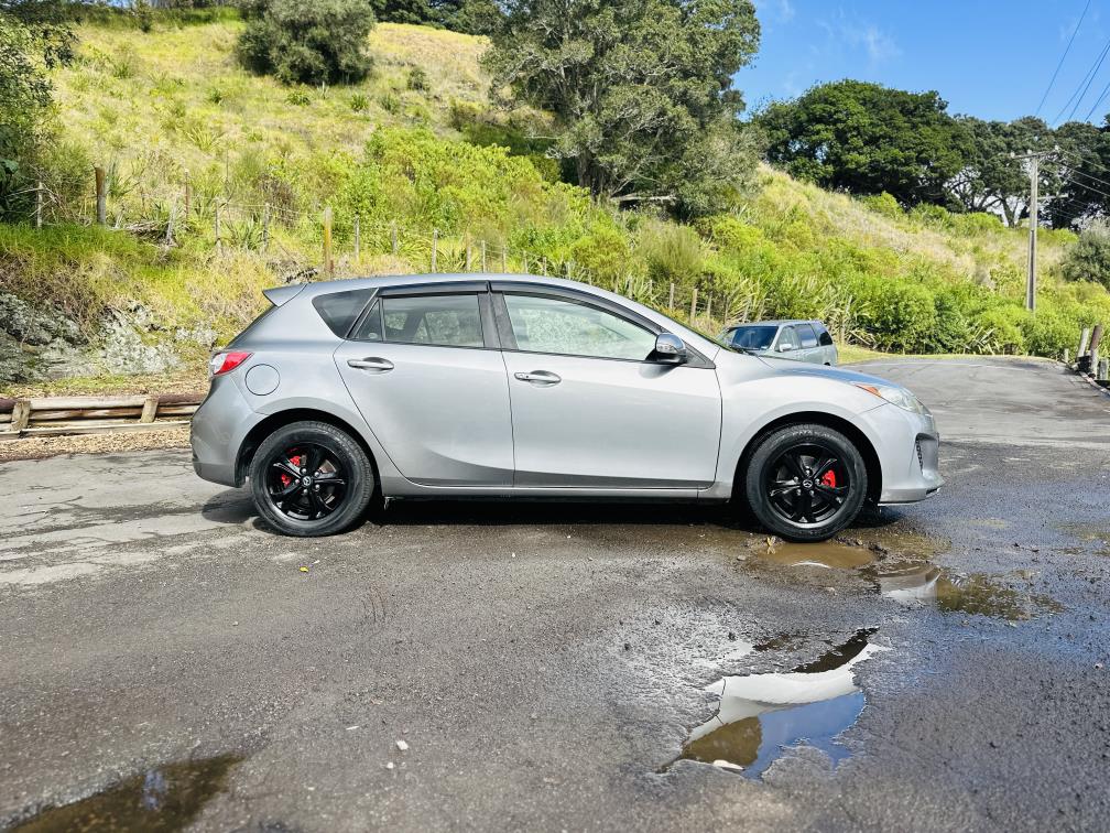 2013 Mazda Axela SPORTS !! SKYACTIVE ENGINE !! Carousel 7