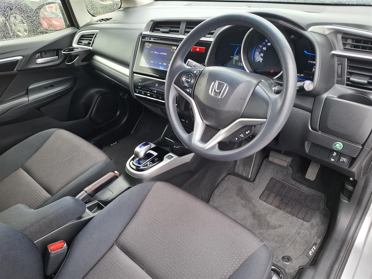 2014 Honda Fit HYBRID MULTI AIRBAGS  REVERSE CAMERA  BLUETOOTH  SPORTS / ECO MODE  STABILITY CONTROL  USB / AUX PORTS Carousel 7