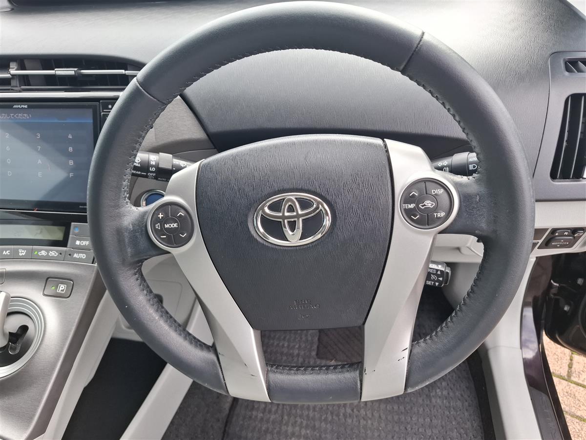 2015 Toyota Prius CRUISE CONTROL  MULTI AIRBAGS  ALPINE STEREO / BLUETOOTH  REVERSE CAMERA  DRIVE MODES  ELECTRIC DRIVER SEAT  DASH CAM Carousel 12