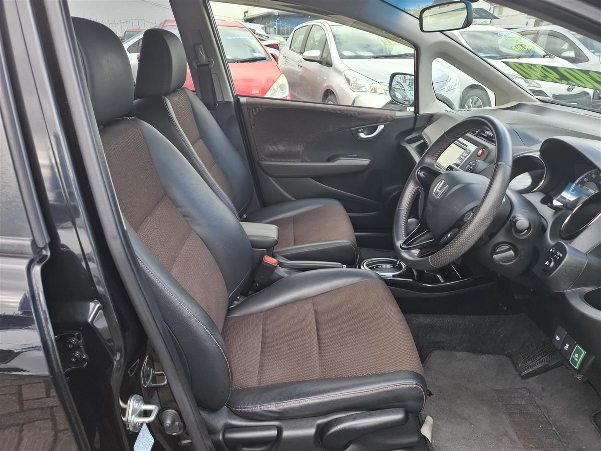 2013 Honda Fit SHUTTLE HYBRID CRUISE CONTROL  HALF LEATHER SEATS  ECO MODE Carousel 8