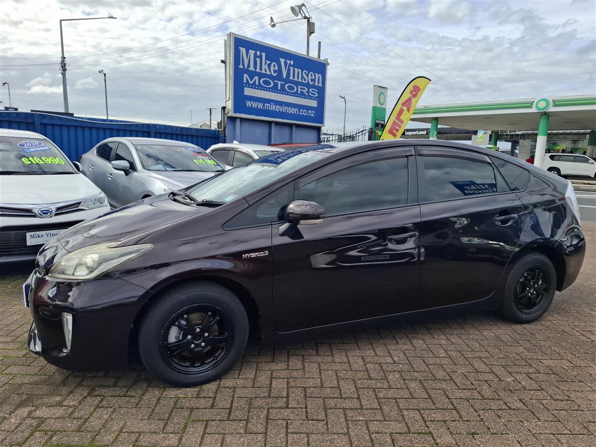 2015 Toyota Prius CRUISE CONTROL  MULTI AIRBAGS  ALPINE STEREO / BLUETOOTH  REVERSE CAMERA  DRIVE MODES  ELECTRIC DRIVER SEAT  DASH CAM Carousel 3