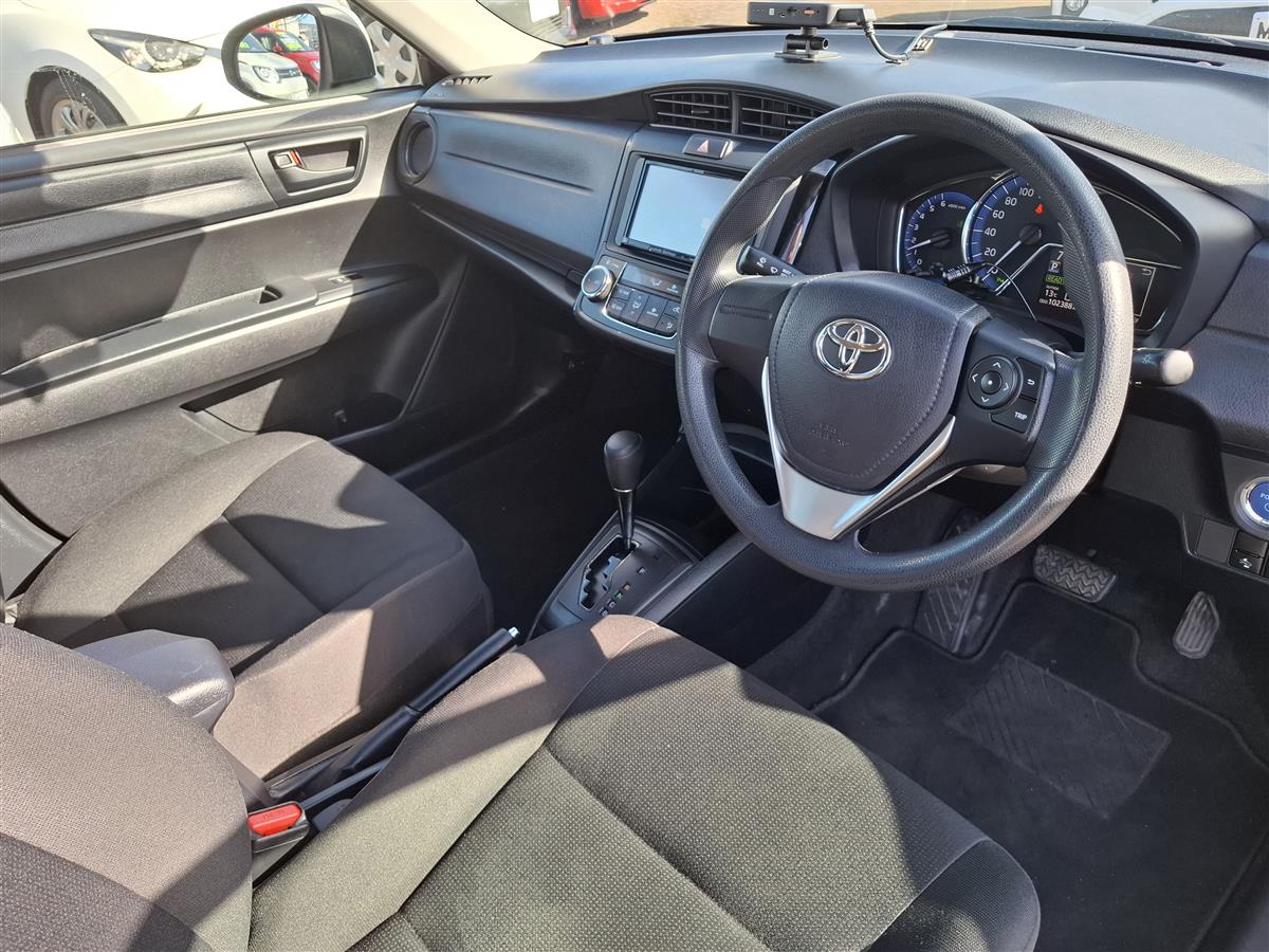 2020 Toyota Corolla AXIO HYBRID PUSH START LANE ASSIST PRE-CRASH SENSOR REVERSE CAMERA PARKING SENSORS BLUETOOTH AUDIO MULTI AIRBAGS AUTO HEADLIGHTS ECO/EV MODE Carousel 8