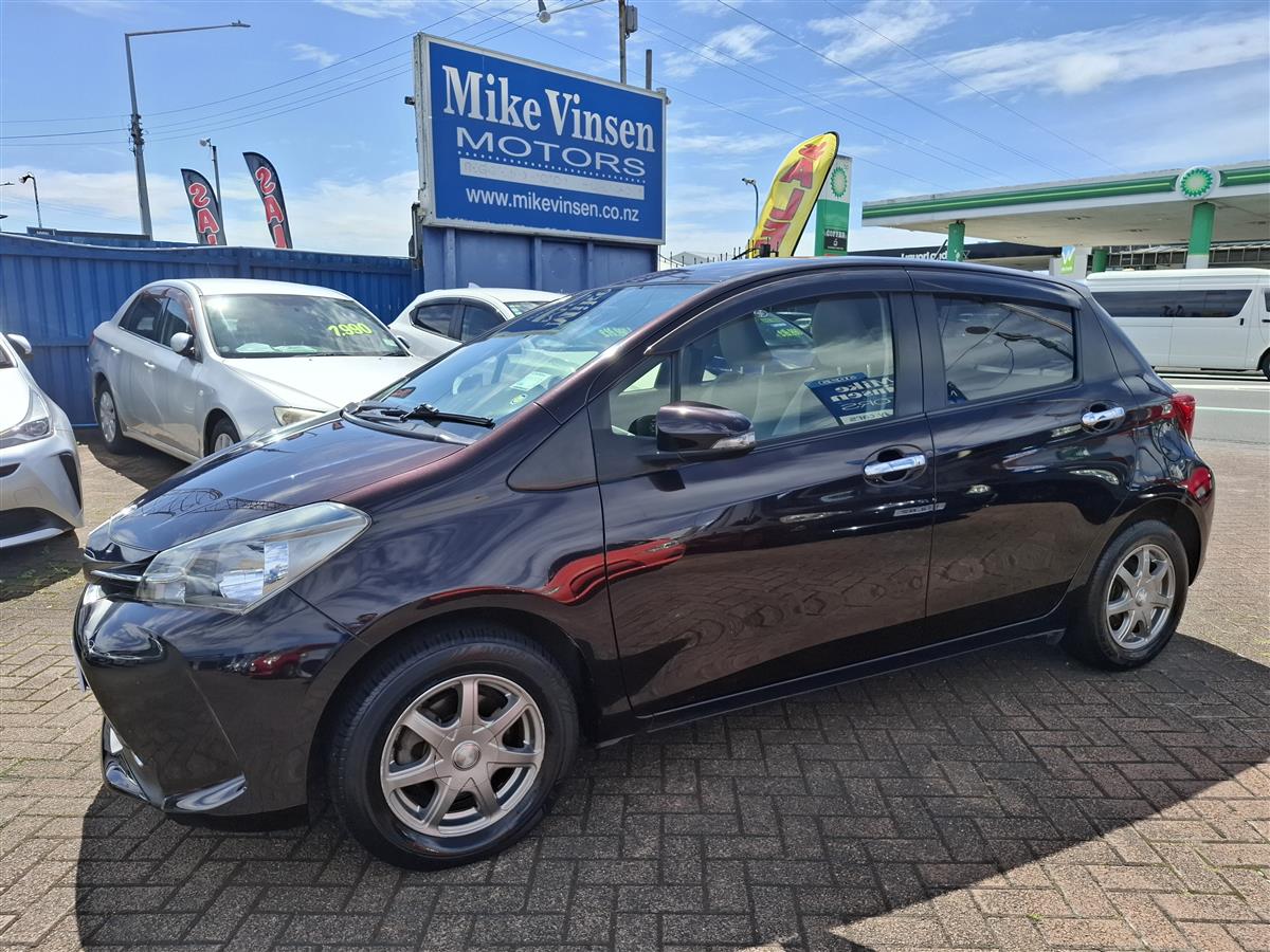 2015 Toyota Vitz PUSH START  AUTO STOP  TRACTION CONTROL  ALLOY WHEELS Carousel 2