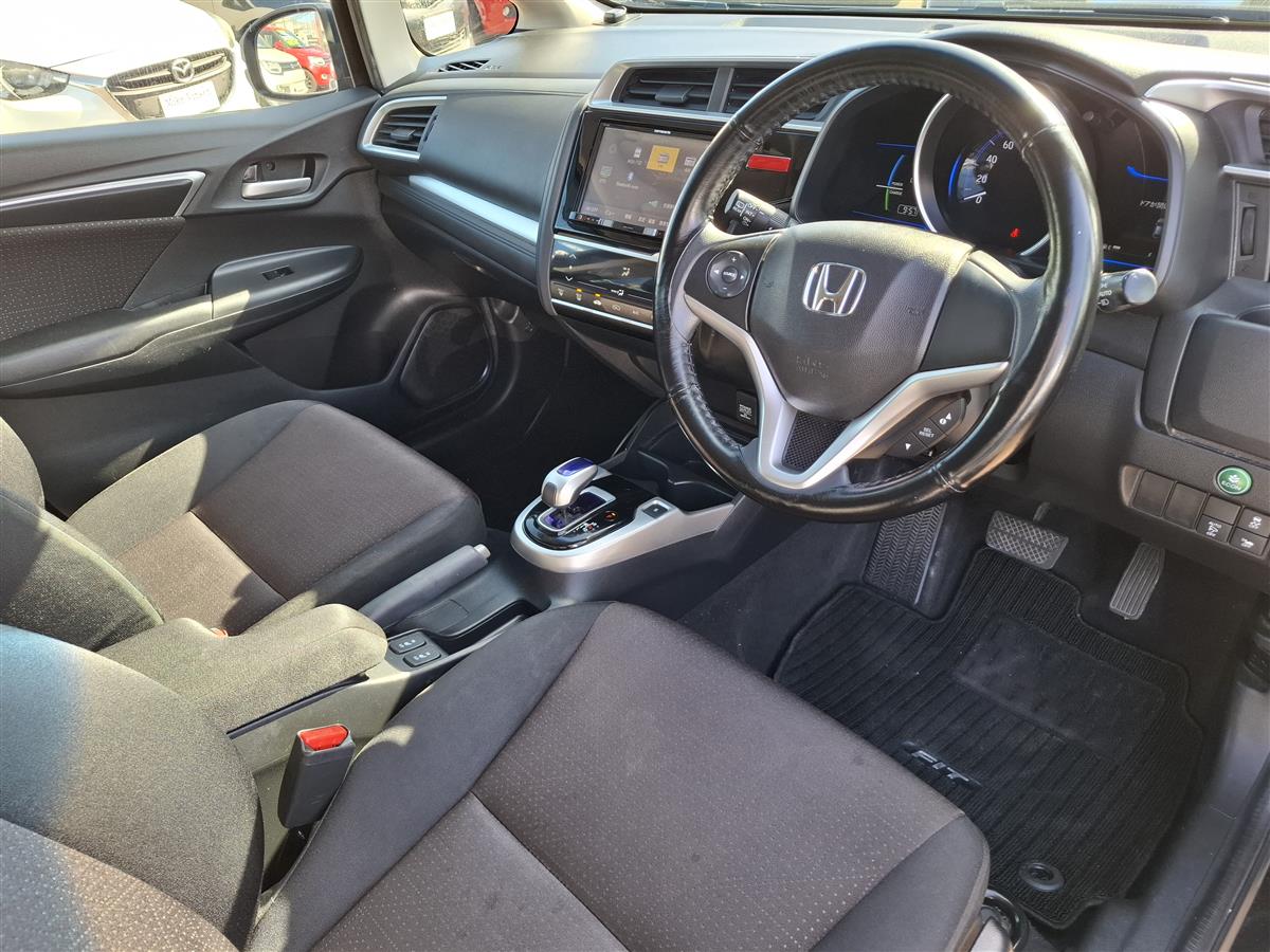 2017 Honda Fit HYBRID REVERSE CAMERA BLUETOOTH AUDIO SEAT HEATERS PUSH START ECO/SPORTS MODE Carousel 9