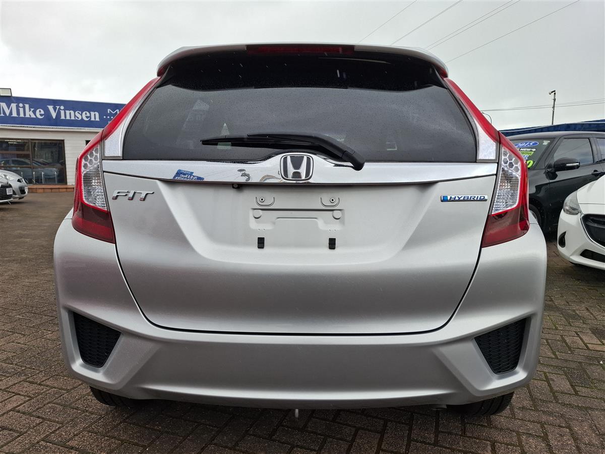 2014 Honda Fit HYBRID MULTI AIRBAGS  REVERSE CAMERA  BLUETOOTH  SPORTS / ECO MODE  STABILITY CONTROL  USB / AUX PORTS Carousel 4