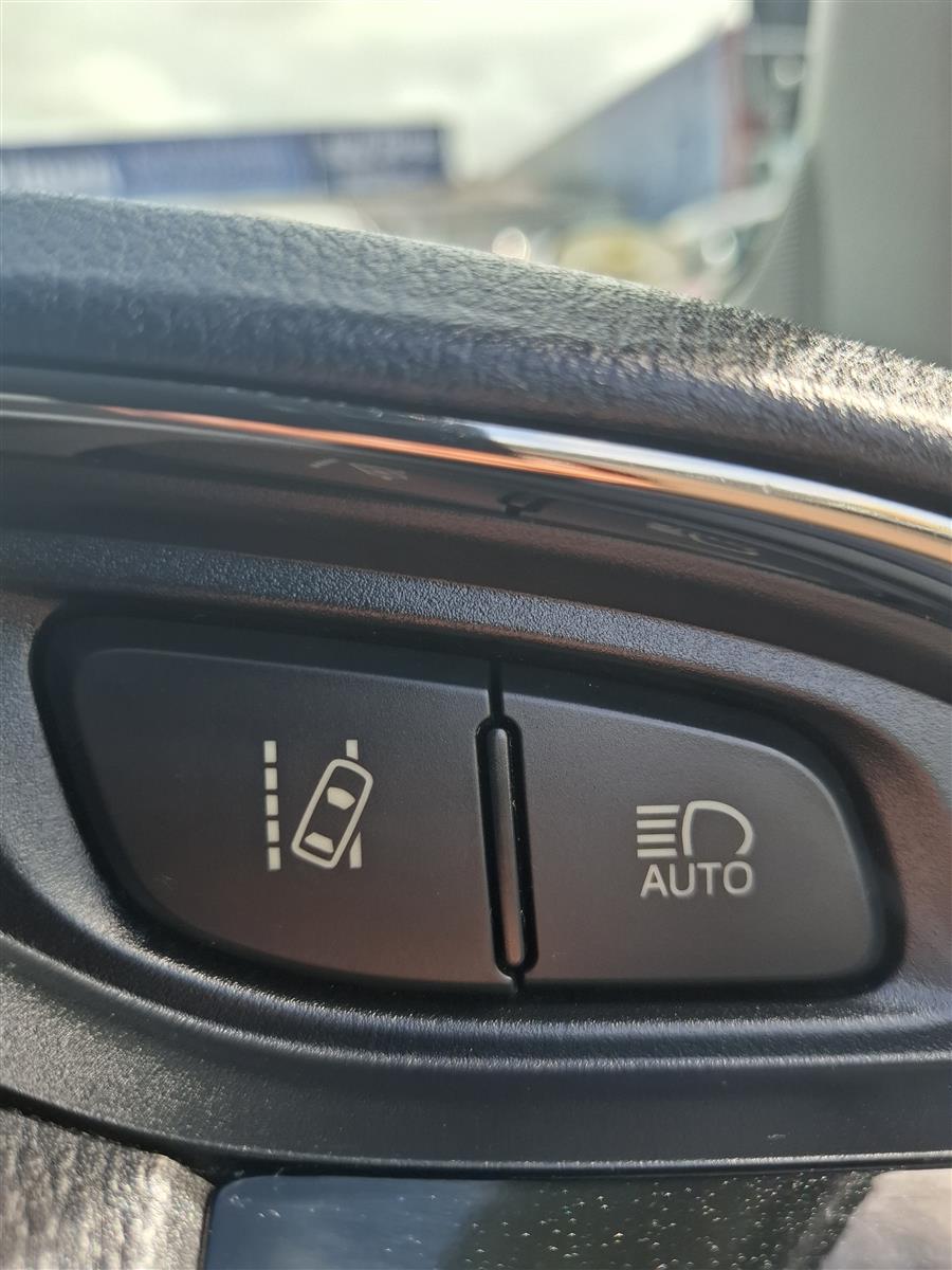 2017 Toyota Vitz HYBRID PUSH START LANE ASSIST PRE CRASH WARNING REVERSE CAMERA BLUETOOTH AUDIO SEAT HEATERS TRACTION CONTROL MULTI AIRBAGS Carousel 11