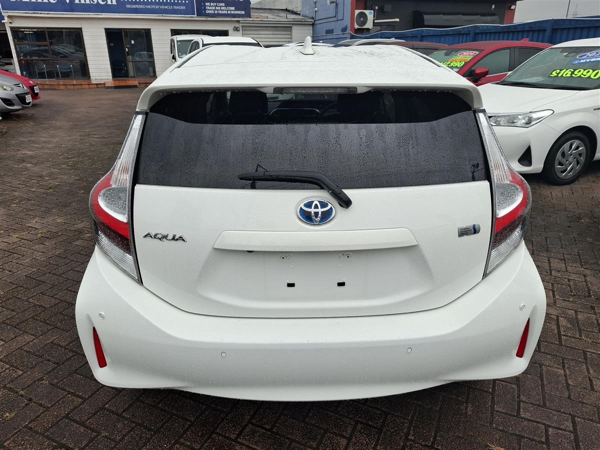 2021 Toyota Aqua S LANE ASSIST PRE-CRASH WARNING BLUETOOTH AUDIO REVERSE CAMERA PARKING SENSORS AUTO HEADLIGHTS Carousel 4