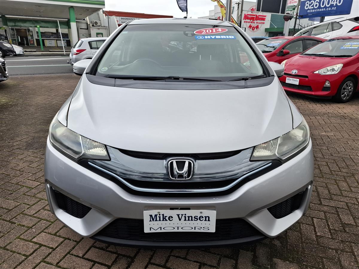 2014 Honda Fit HYBRID MULTI AIRBAGS  REVERSE CAMERA  BLUETOOTH  SPORTS / ECO MODE  STABILITY CONTROL  USB / AUX PORTS Carousel 1