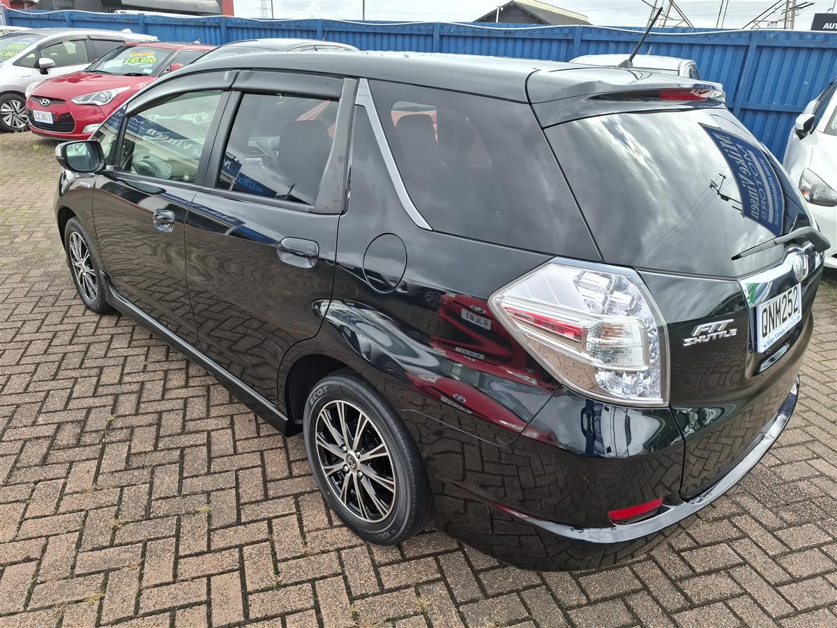 2013 Honda Fit SHUTTLE HYBRID CRUISE CONTROL  HALF LEATHER SEATS  ECO MODE Carousel 3