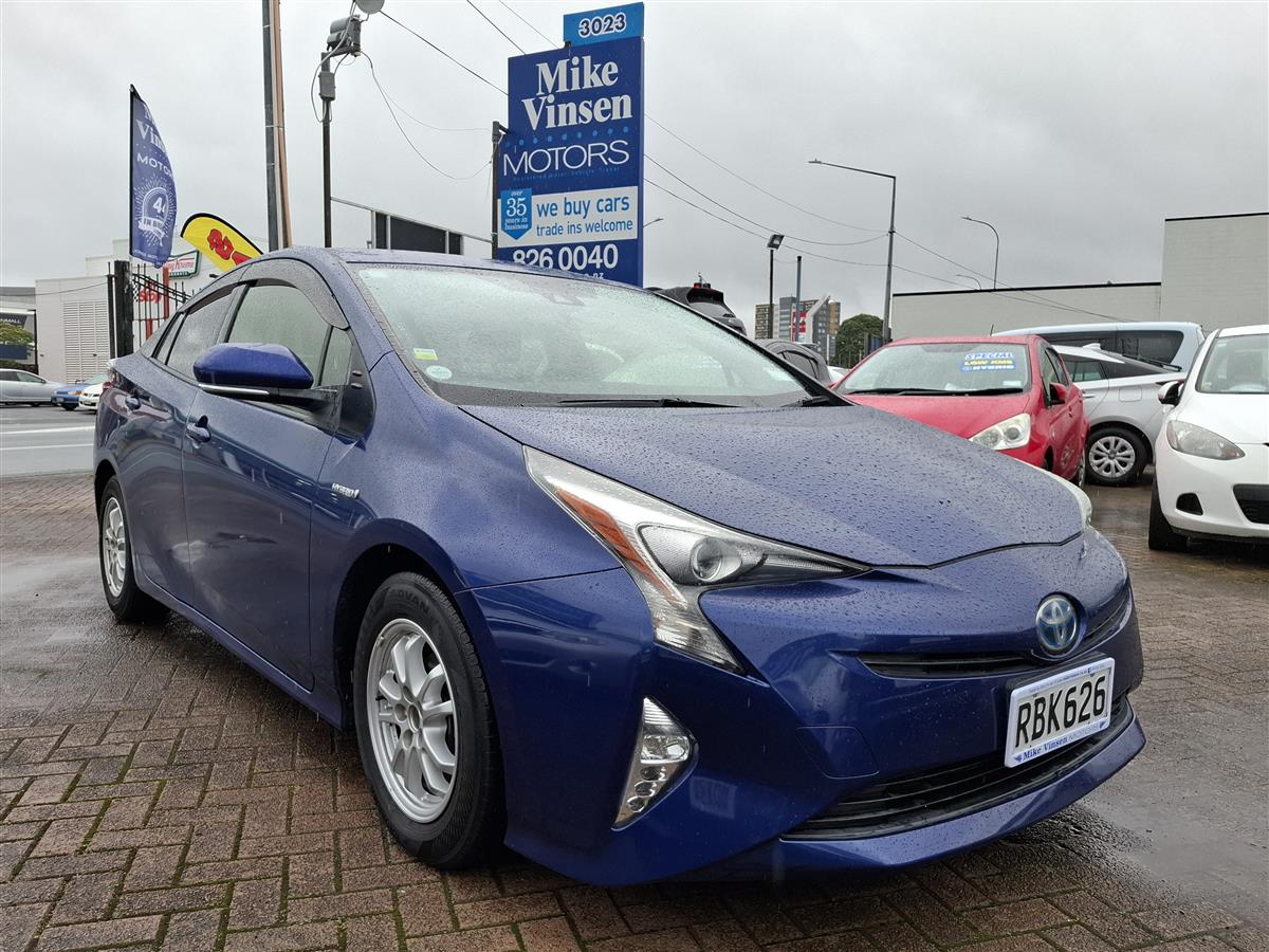 2017 Toyota Prius HYBRID ADAPTIVE CRUISE CONTROL  LANE ASSIST  PRE-CRASH WARNING  REVERSE CAMERA  BLUETOTH AUDIO  MULTI AIRBAGS  ALLOYS