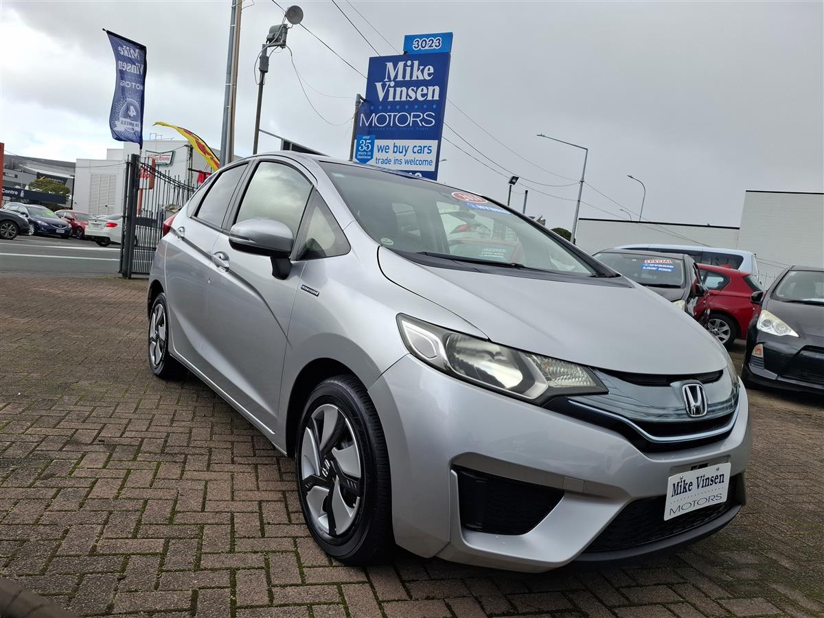 2014 Honda Fit HYBRID MULTI AIRBAGS  REVERSE CAMERA  BLUETOOTH  SPORTS / ECO MODE  STABILITY CONTROL  USB / AUX PORTS