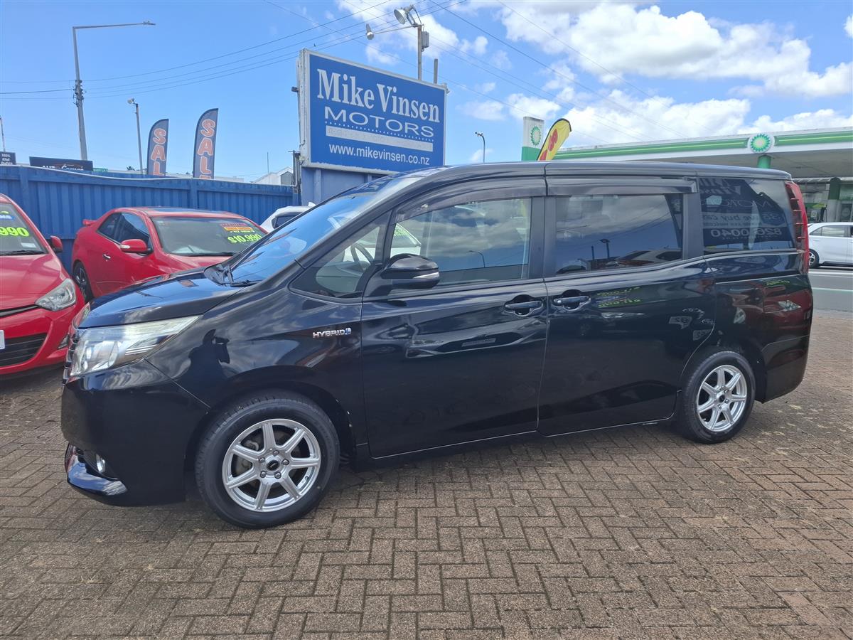 2016 Toyota Noah HYBRID CRUISE CONTROL LANE ASSIST PRE-CRASH SENSOR 2 POWER SLIDING DOORS SEAT HEATERS EV/ECO/POWER MODES ALLOYS ISOFIX Carousel 2