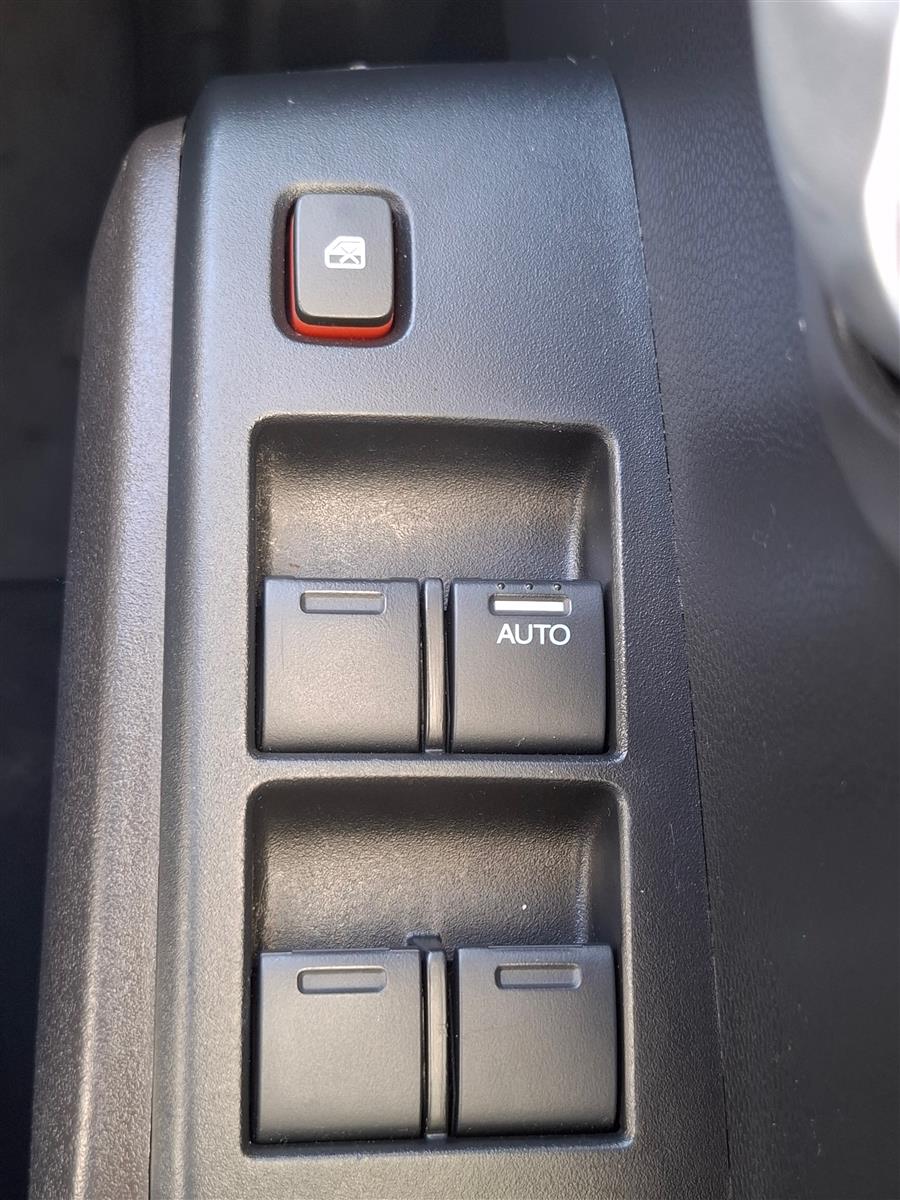 2013 Honda Fit SHUTTLE HYBRID CRUISE CONTROL  HALF LEATHER SEATS  ECO MODE Carousel 14