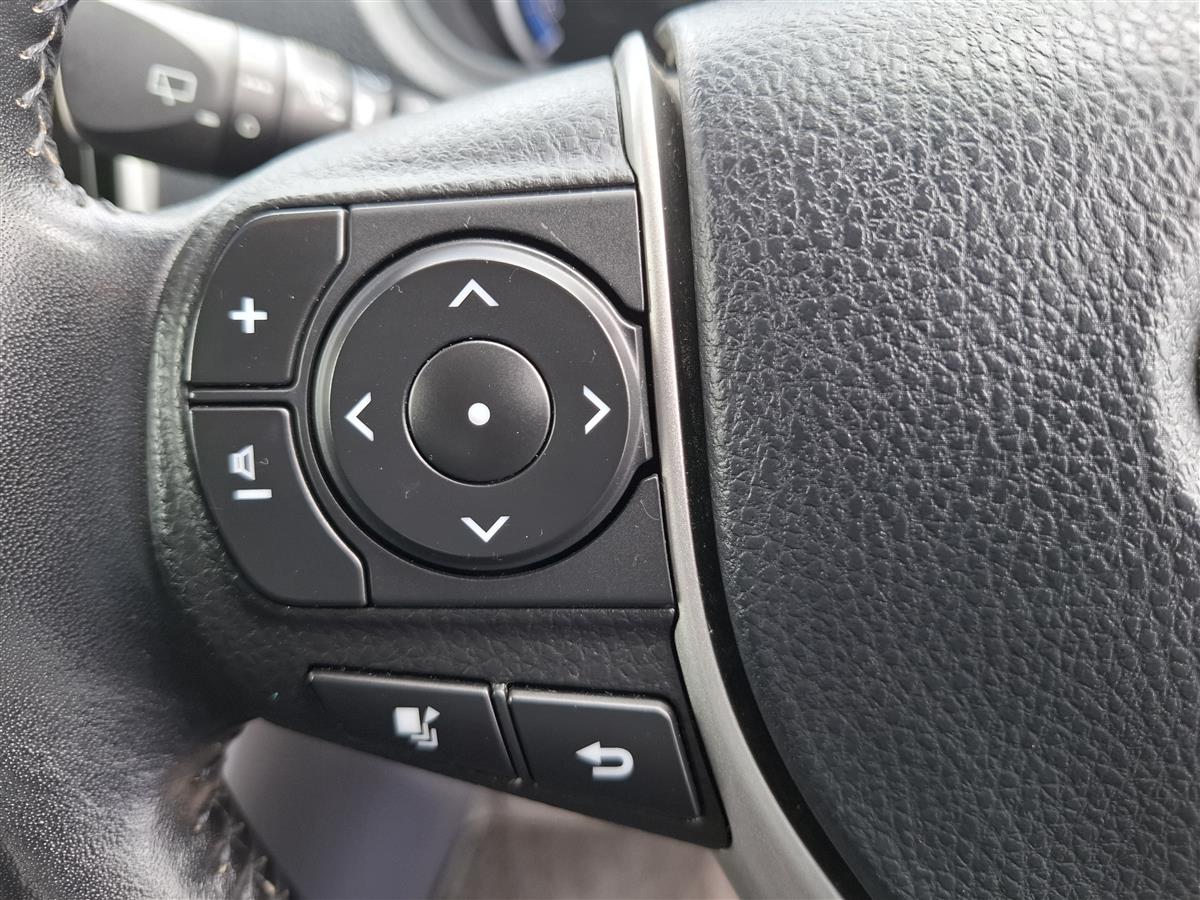 2015 Toyota Noah HYBRID CRUISE CONTROL  2 POWER SLIDING DOORS  BLUETOOTH AUDIO  REVERSE CAMERA  SEAT HEATERS Carousel 12